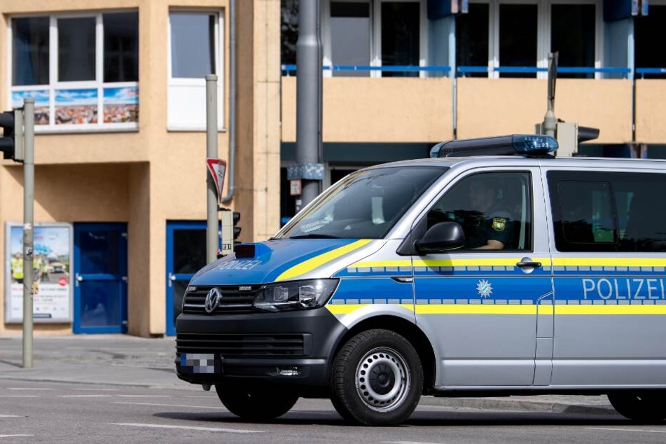 Die Polizei rückte am Tatort an. (Symbolbild)