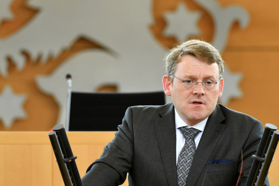Landtagspräsident Christian Carius will ein Ende der Beobachtung gegen Björn Höcke.