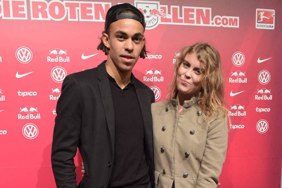 Yussuf Poulsens Freundin Maria muss blechen, wenn sie ihren Liebsten kicken sehen will.