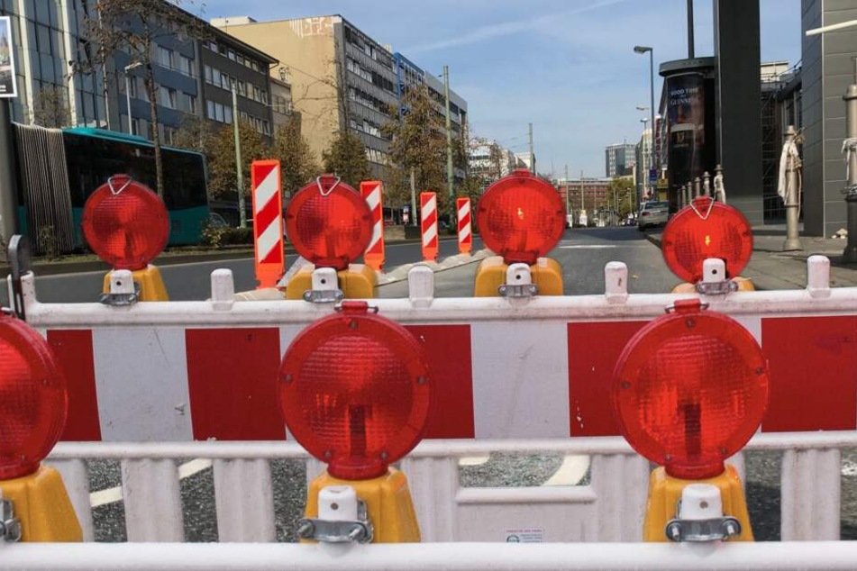 Die Kurt-Schumacher-Straße bleibt bis Donnerstagabend gesperrt. (Fotomontage/Symbolbild)