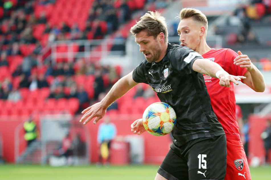 FSV-Stürmer Ronny König (mit Tobias Schröck) schoss den Ausgleich zum 1:1 für Zwickau.
