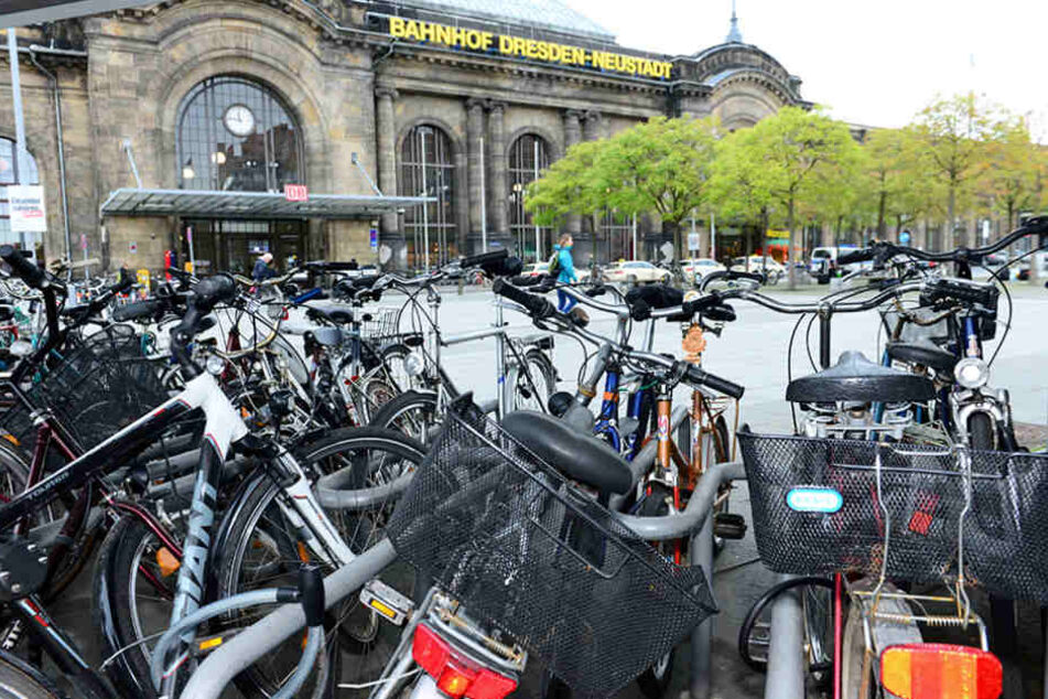 Am Bahnhof Neustadt soll ein Fahrradparkhaus entstehen.