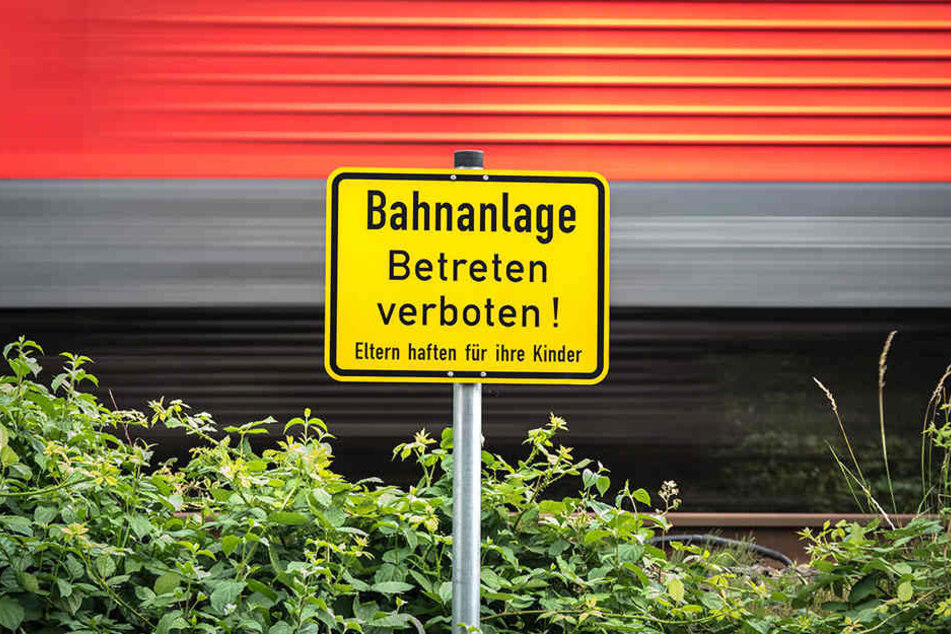 Auf Bahngleisen haben Personen nichts zu suchen!