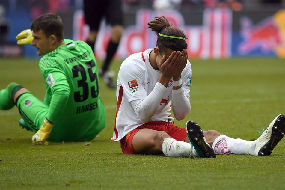 Auch die Spieler waren am Ende der Partei wenig zufrieden. Yussuf Poulsen ärgert sich über eine vergebene Chance.