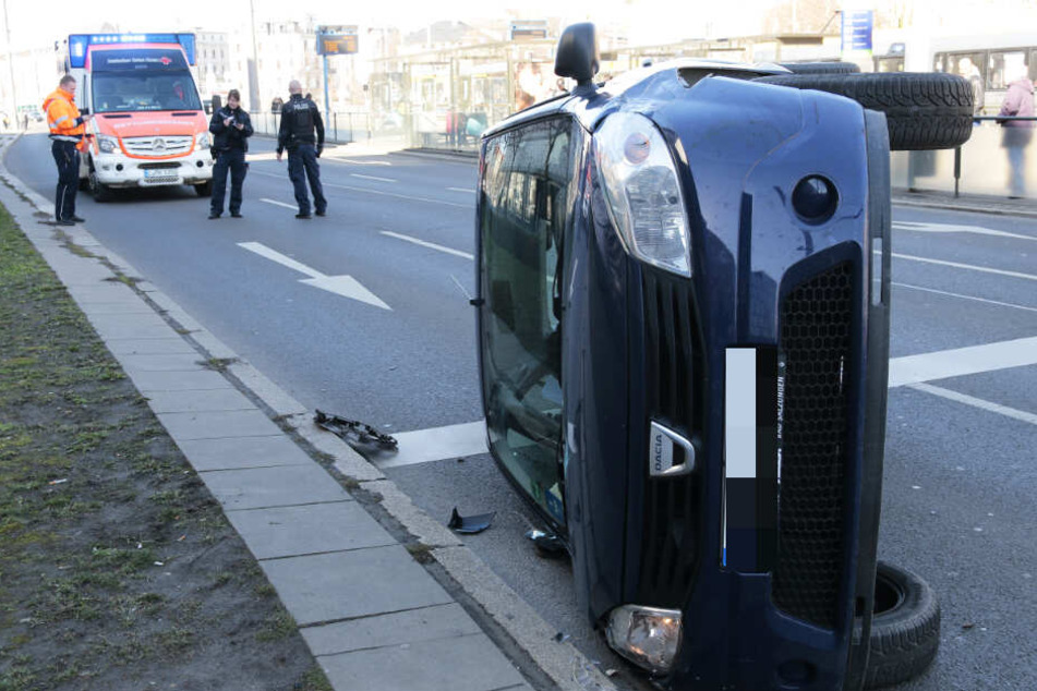 Auf der Seite kam das Auto zum Erliegen.