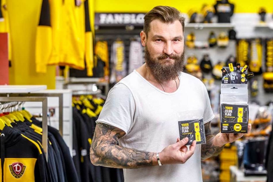 Michael Barsch (41) hat die ClubFlag für Dynamo erfunden - sie ist im Fanshop im Stadion und online erhältlich.
