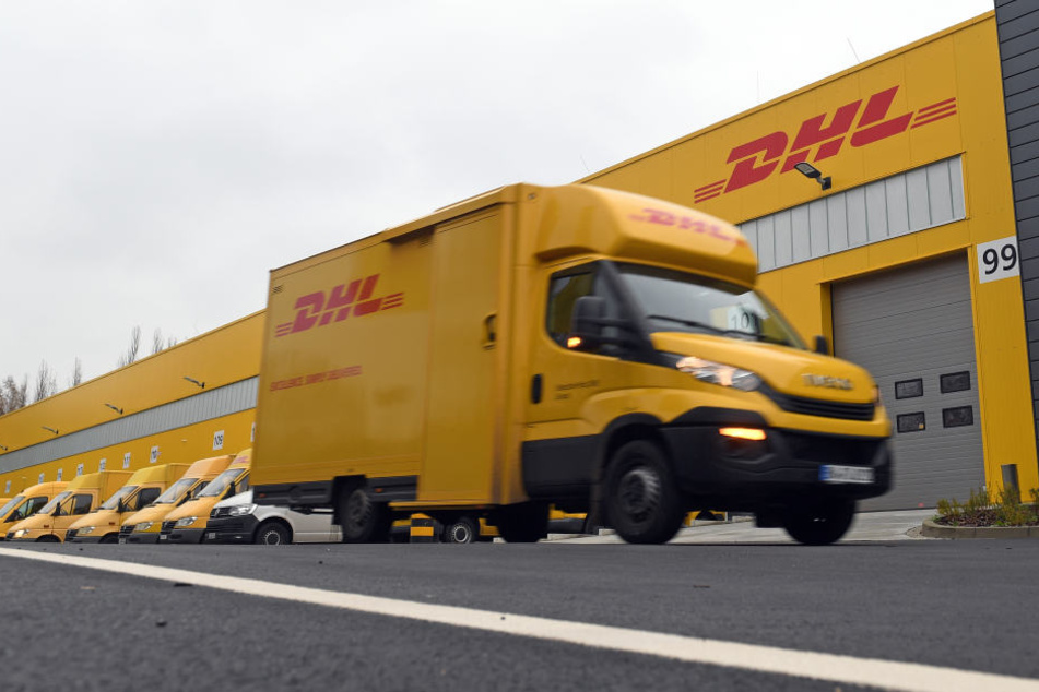 Viele DHL-Pakete blieben in Südhessen liegen. (Symbolbild)