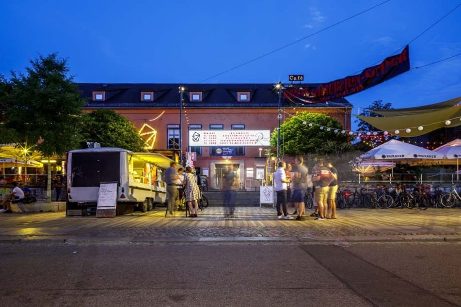 Vor der Scheune eskalierte am Dienstagabend ein Streit.