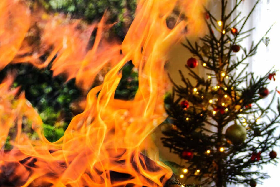 Der Baum fing Feuer, der Mann zog sich schwere Verbrennungen zu.