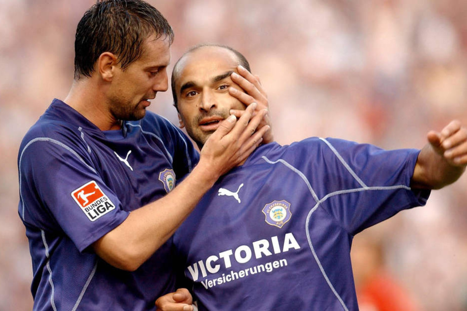 Kvicha Shubitidze (r.) erzielte am 8. August 2003 in Trier den allerersten Zweitliga-Treffer für den FC Erzgebirge überhaupt und wurde von Ronny Jank beglückwünscht.