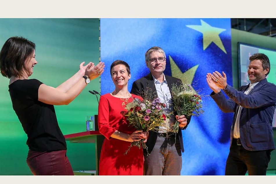 Bei der Bundesdelegiertenkonferenz in Leipzig wählten die Grünen gestern Ska Keller (36) und Sven Giegold (48) zu ihren Spitzenkandidaten für die Europawahl 2019. Die Vorsitzenden Annalena Baerbock und Robert Habeck applaudierten den frisch Gekürten.