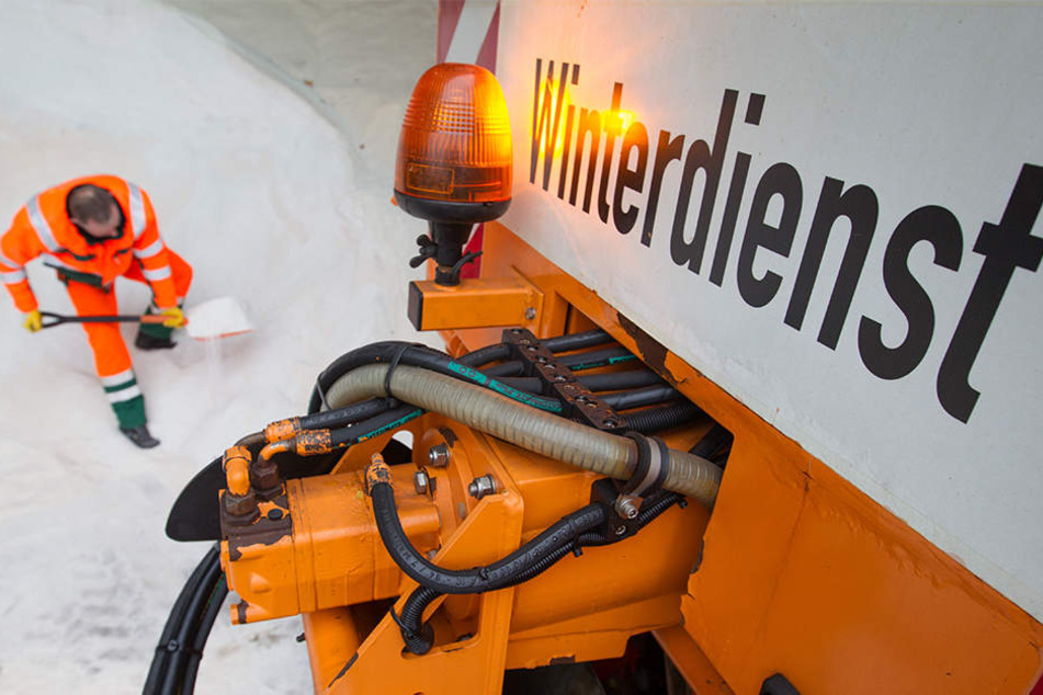 Es ist wieder soweit: Auch Winterdienste werden jetzt mehr gefordert.