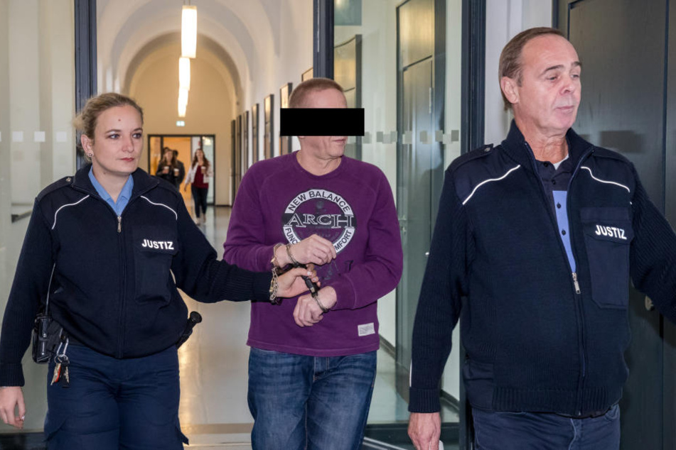 Kinderschänder Mario G. (49) soll selbst im Knast nicht von Kinderpornos
gelassen haben.