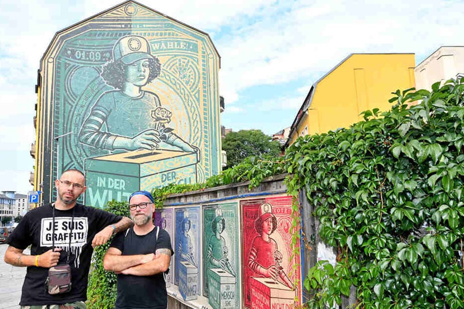 Sieben Tage lang hat Sebastian "Slider" Girbig (44, l.) mit seiner Truppe "Bandits & Friends" den Entwurf von Lars P. Krause (49, r.) realisiert.