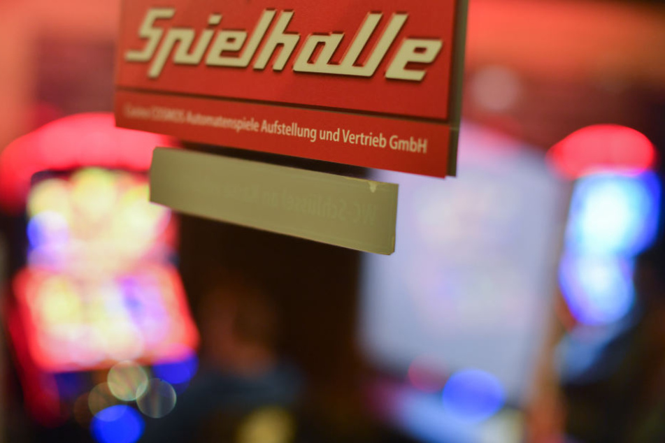 Mit der Schließung vieler Spielhallen möchte man vor allem der Spielsucht Herr werden... (Symbolbild).
