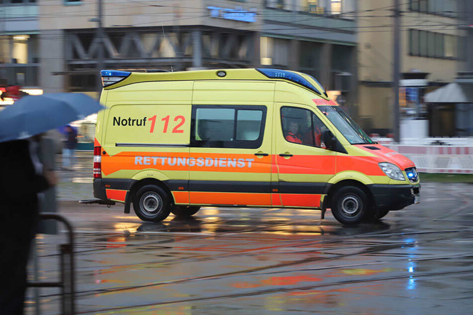 Bei einer Bus-Notbremsung wurde eine Frau schwer verletzt.