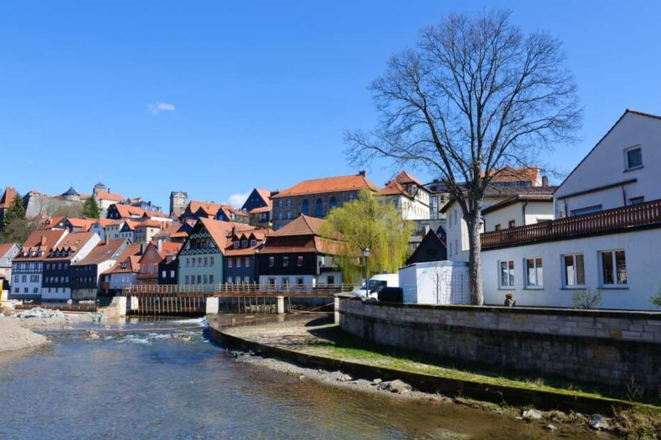 In Kronach fiel der Mann in einen Fluss. (Archivbild)
