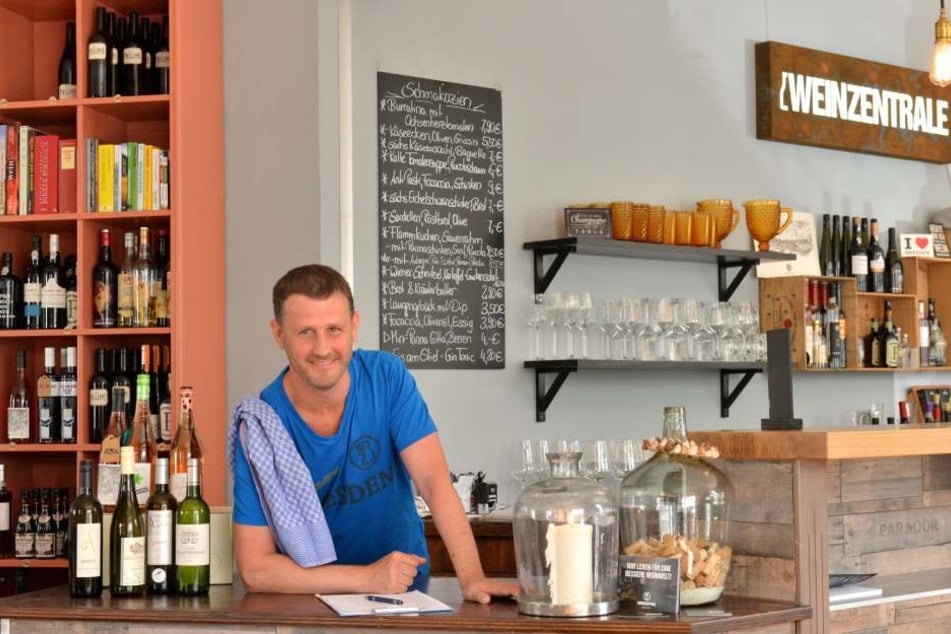 Jens Pietzonka (44) in seiner "Weinzentrale". Er feilt an einem neuen Küchenkonzept.