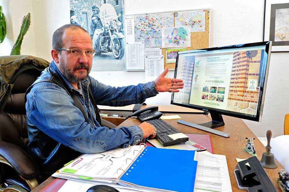 Rektor Matthias Möbius (56) postete den Läusealarm auf der Internetseite der Fichteschule.