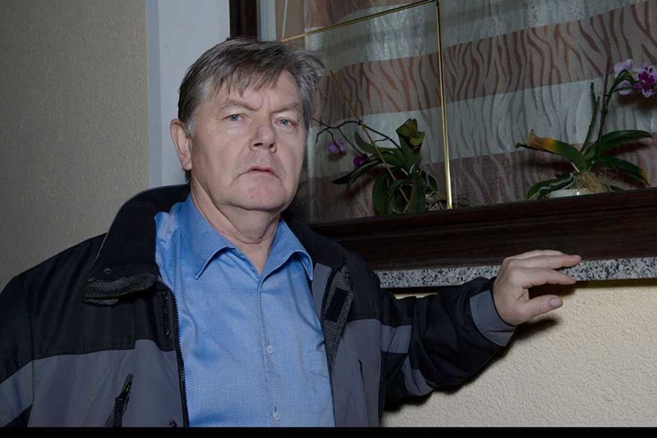 Durch dieses Fenster stiegen die Einbrecher bei Bürgermeister Gerold Mann (63) ein.