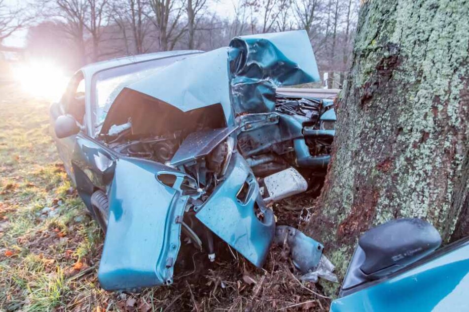 Der Fahrer des Toyota hatte keine Chance, er verstarb noch am Unfallort.
