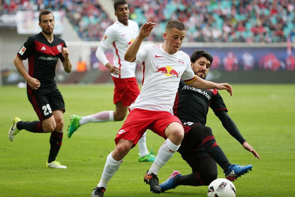 Diego Demme (vorn) sucht die Schuld für den vergebenen Sieg nicht beim Schiedsrichter. Er wolle jetzt einfach "mit aller Wucht in die Champions League.