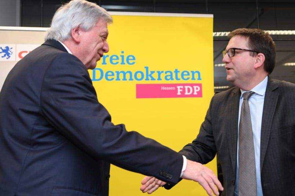 Könnte dieser Handschlag zwischen Volker Bouffier und Stefan Ruppert Symbolcharakter für die Zeit nach den Landtagswahlen sein?