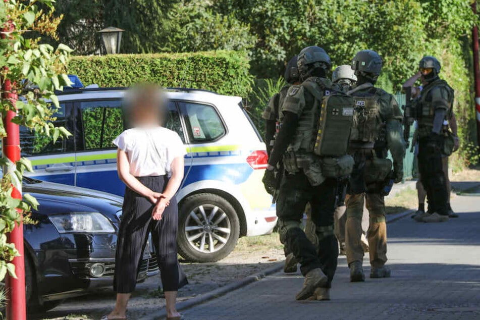Die Polizei hat den Bahnhof Blankenfelde am Nachmittag abgesperrt.