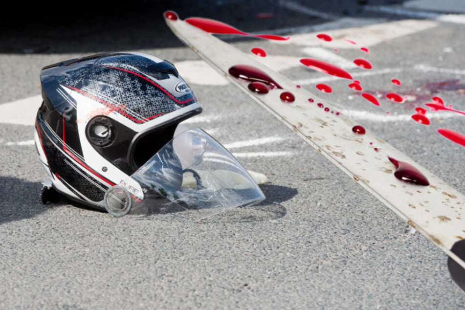 Der Autofahrer fackelte nicht lang. Kurz darauf hatte der Rollerfahrer einen spitzen Gegenstand im Oberkörper. (Symbolbild)