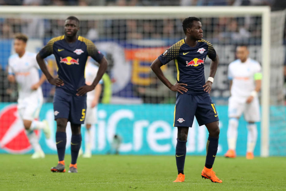 Kollektive Schockstarre bei Dayot Upamecano (l.) und Bruma nach Dimitri Payets Treffer zum 4:2 für Marseille.