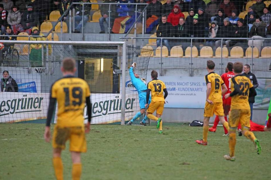 Hier erzielt Auerbach den 1:1-Ausgleich.