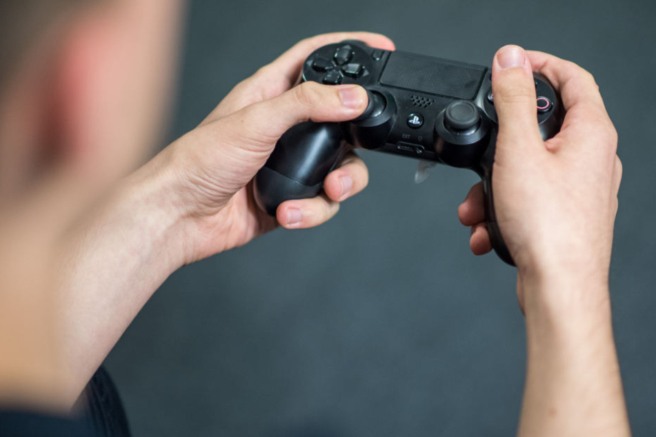 Eine verschwundene Playstation-Konsole ließ die Feier völlig eskalieren. (Symbolbild)