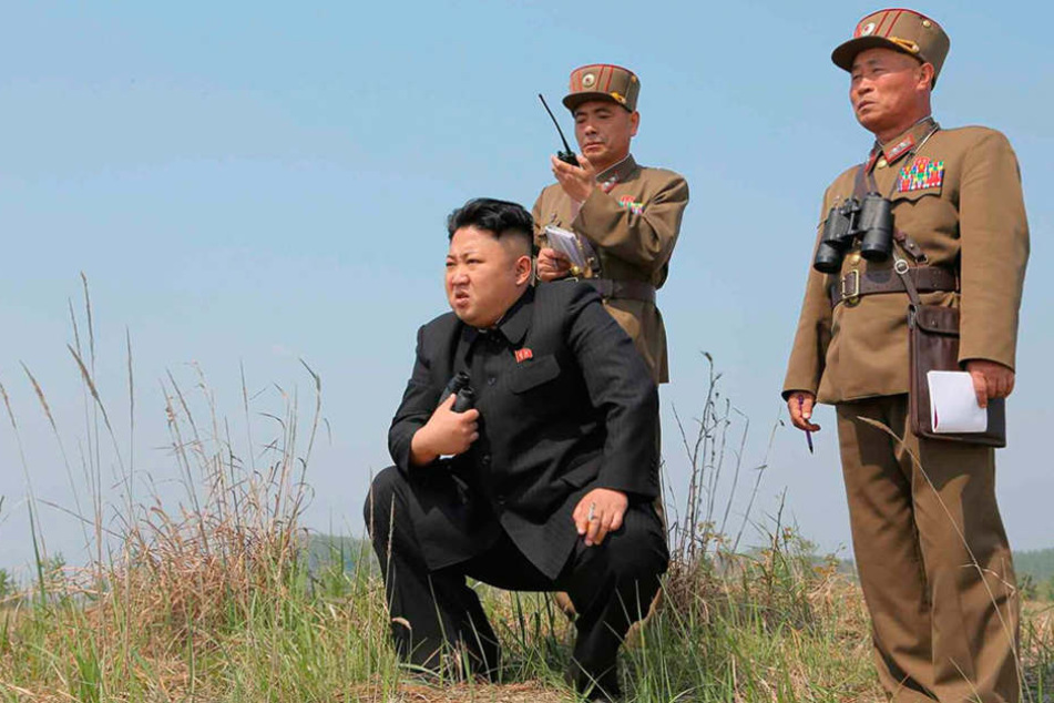 Sieht man selten auf einem Fußballfeld, doch seine Landsleute haben großes vor: Kim Jong-un.