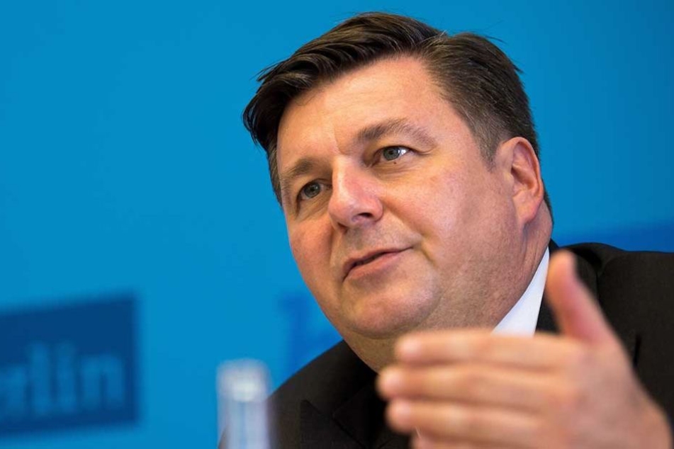 Berlins Innensenator Andreas Geisel (SPD) hat seinen Polizisten eine detaillierte Mail geschrieben.