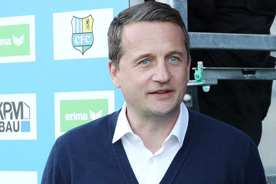 Thomas Sobotzik im Chemnitzer Stadion. Der 44-jährige Ex-Profi hat in einem Jahr beim CFC erfolgreiche Arbeit geleistet.