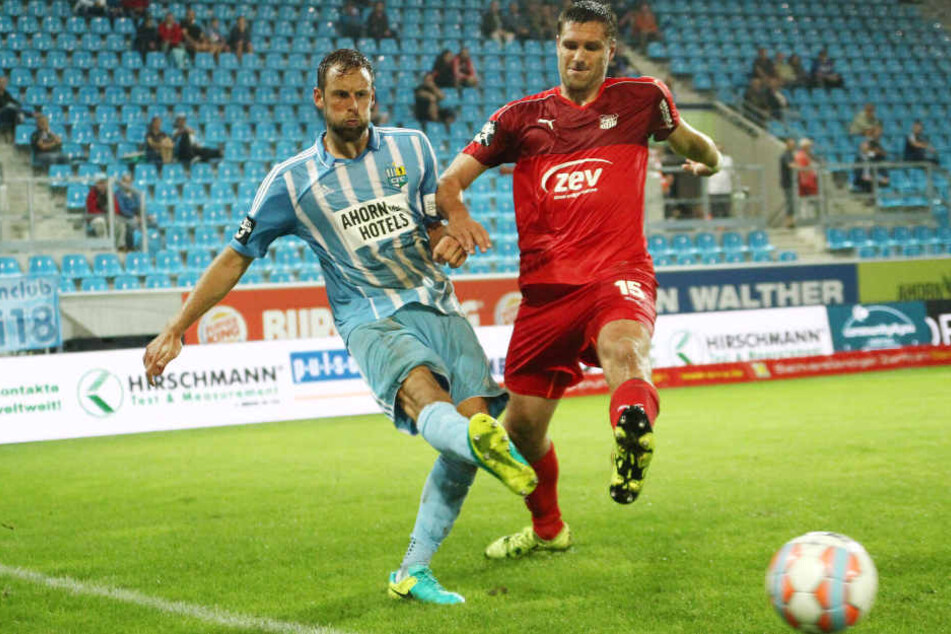 Auch beim Spiel gegen Zwickau blieben Plätze in der Arena leer.