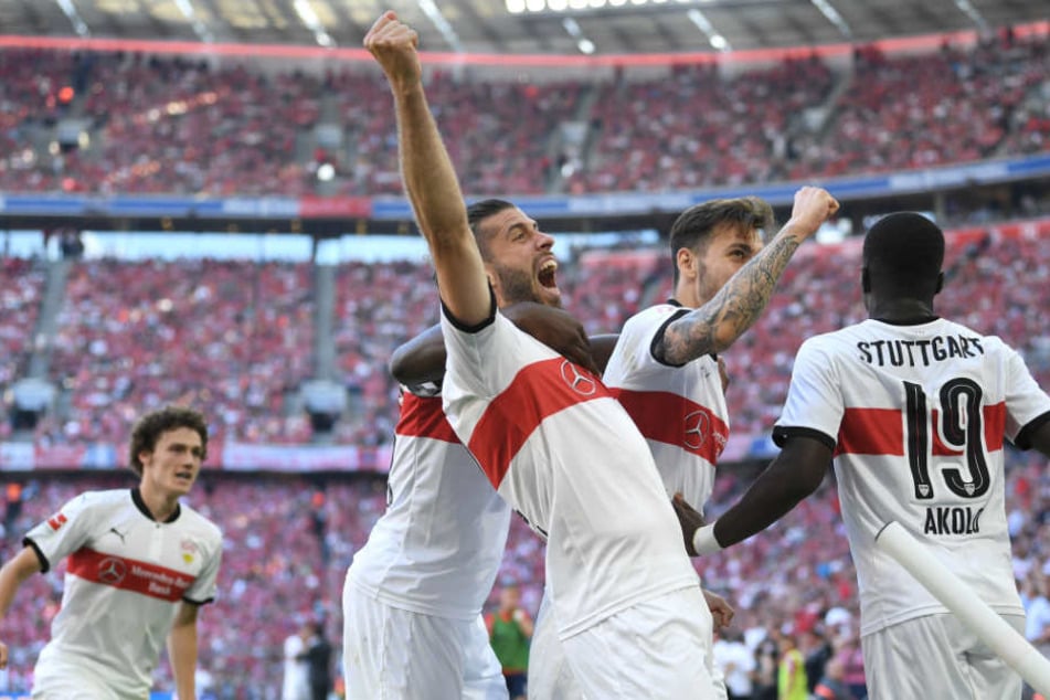 Jubel beim VfB am Samstag nach dem dritten Tor gegen die Münchner, geschossen von Chadrac Akolo (rechts).