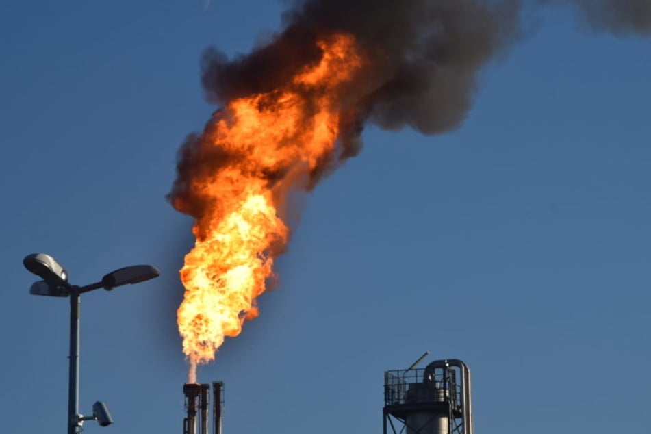 In Wesseling zwischen Köln und Bonn kam es am Sonntagnachmittag zu einem Zwischenfall beim Chemiewerk von LyondellBasell.