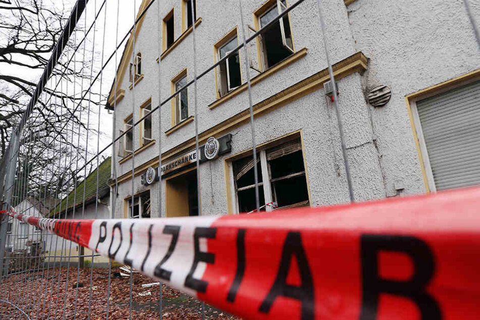 Die Polizei hatte die Ruine mit Flatterband abgesperrt.