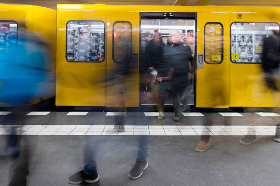 Nur wenige Tage nach dem feigen Angriff auf eine Frau in der Berliner U-Bahn ist es am Wochenende erneut zu einem brutalen Übergriff gekommen (Symbolbild).