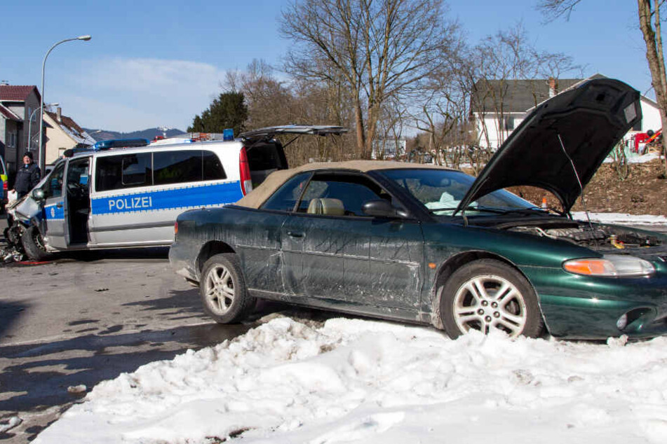 Der Wagen konnte erst von einem Verkehrsschild gestoppt werden.