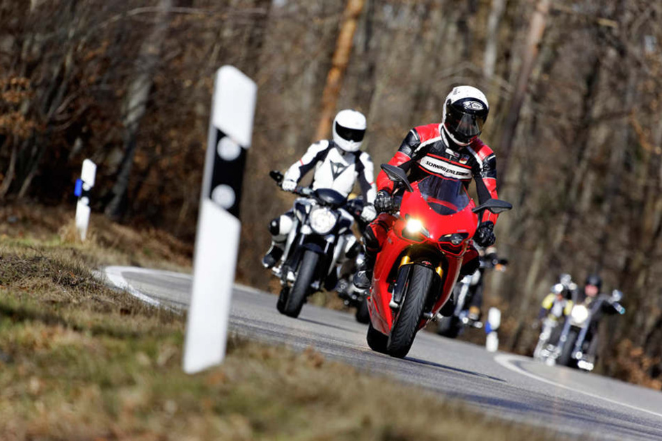 2016 besaßen rund 4,3 Prozent der Frauen und rund 22,3 Prozent der Männer einen Motorrad-Führerschein.