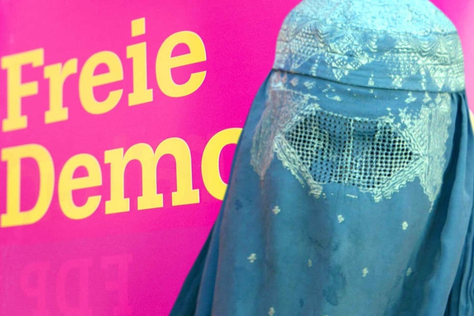 Welchen Zweck verfolgt die FDP-Landtagsfraktion mit ihrer Forderung nach einem gesetzlichen Burka-Verbot an den hessischen Schulen (Symbolbild)?