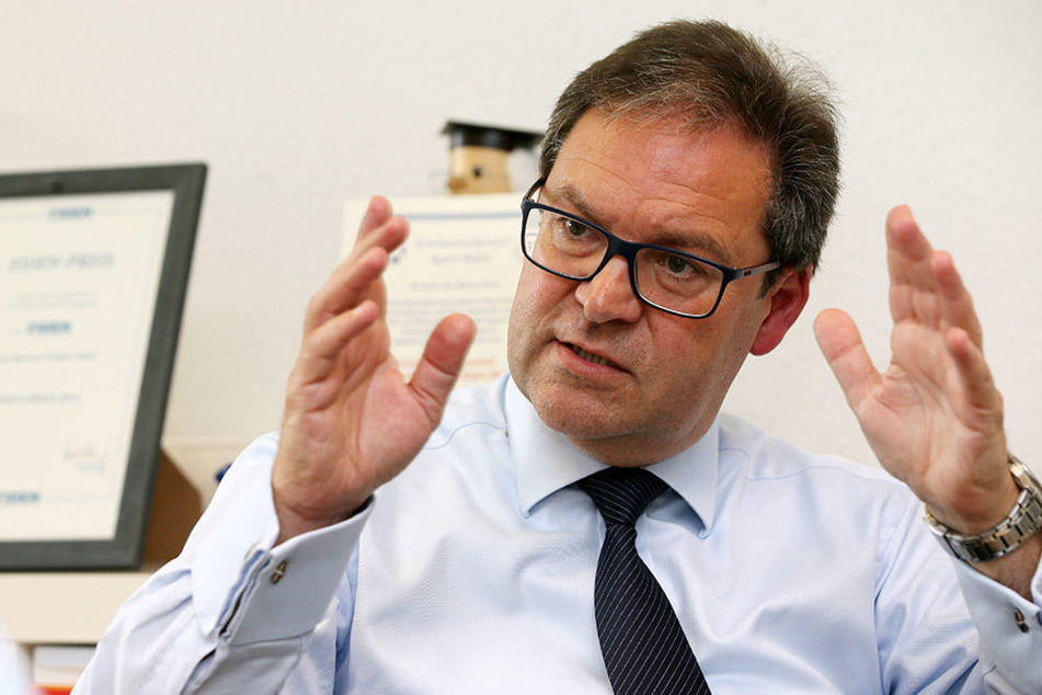 Sachsens Fußball-Präsident Hermann Winkler will die EM 2024 nach Leipzig holen.