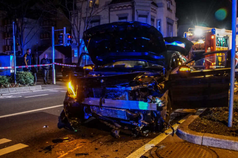 Auch der zweite Mercedes wurde stark mitgenommen.