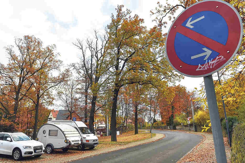 Der rundliche Wohnanhänger soll laut Anwohnern seit einem Jahr an der
Krügerstraße geparkt sein. Erlaubt sind zwei Wochen.