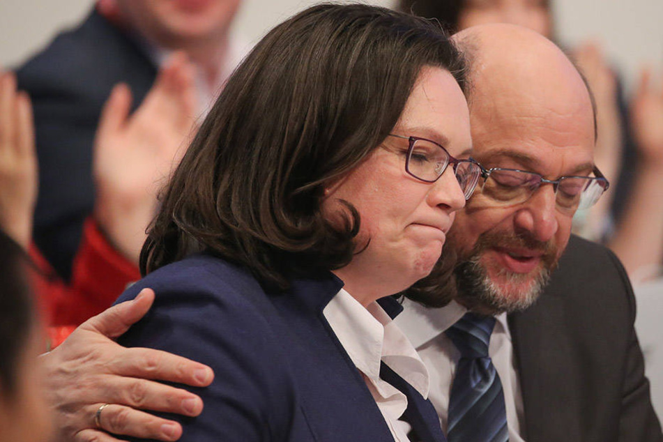 Eigentlich sollte Andrea Nahles den Parteivorsitzenden Martin Schulz möglichst schnell ablösen. Dafür hagelt es nun Kritik.