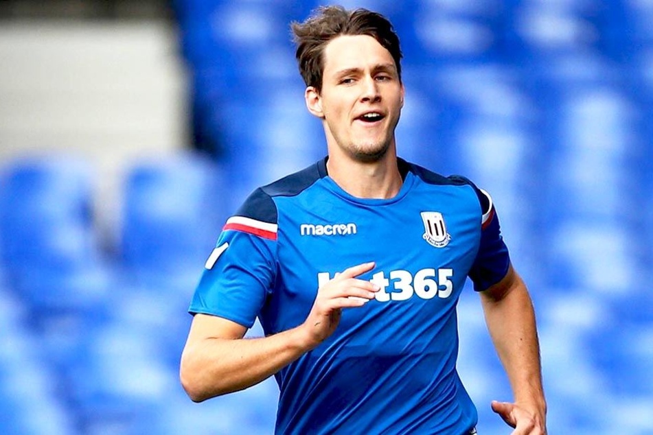 Philipp Wollscheid, hier im Trikot von Stoke City, sucht einen neuen Verein deutschen Profifußball.