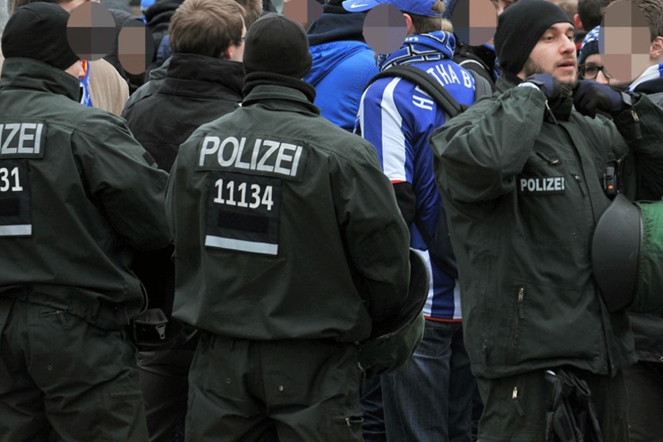 Am Hauptbahnhof Hannover sorgten die heimreisenden Herthafans für einen größeren Polizeieinsatz (Symbolfoto).