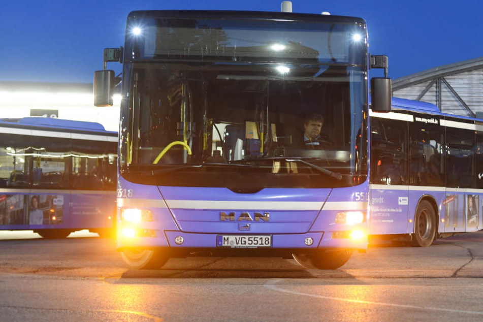 In einem Bus der MVG wurde eine 30 Jahre alte Frau sexuell belästigt. (Symbolbild)